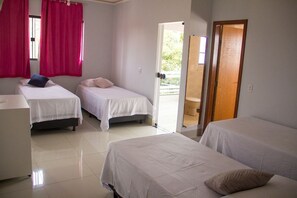 Standard Shared Dormitory | Free WiFi, bed sheets - Palmas Hostel (Palmas)