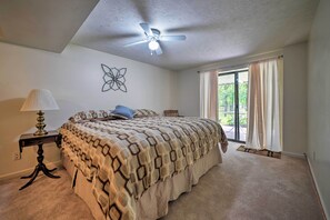 4 slaapkamers, een bureau, een strijkplank/strijkijzer, internet