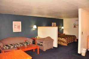King Suite Non-Smoking | Desk, iron/ironing board, free WiFi, bed sheets - Luxury Inn (Norwalk)