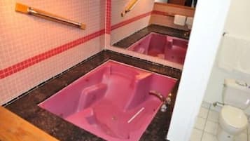Suite, 1 King Bed | Bathroom amenities | Combined shower/bathtub, towels