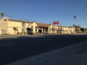 واجهة المنشأة