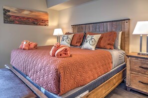 3 bedrooms, iron/ironing board, Internet, bed sheets - Upscale Moab Home w/ Red Rock Views & Hot Tub (Moab)