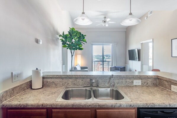 Leilighet – deluxe, 2 soverom | Eget kjøkken | Kjøleskap, mikrobølgeovn, ovn og kokeplater