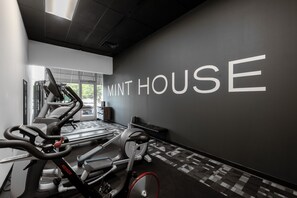 Fitness facility - Mint House Greenville Downtown by Kasa (Greenville)