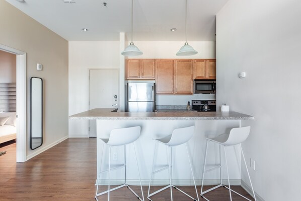 Deluxe Two Bedroom (Self Check-in with Virtual Front Desk) | Private kitchen