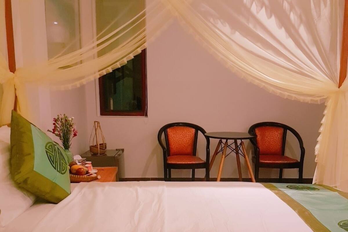 Egyptian cotton sheets, premium bedding, pillowtop beds, minibar