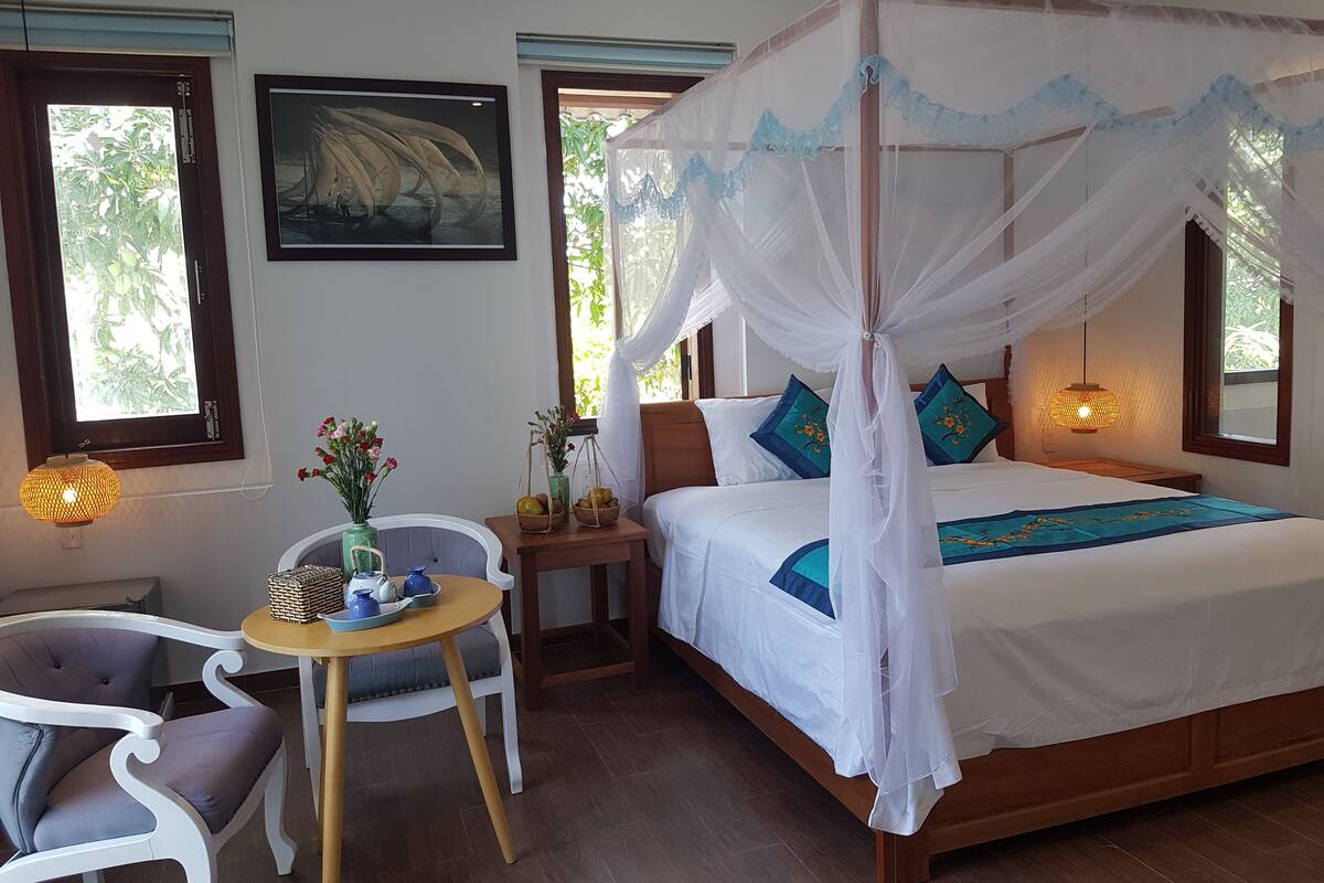 Egyptian cotton sheets, premium bedding, pillowtop beds, minibar