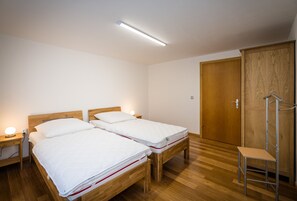 4 chambres, fer et planche à repasser, Wi-Fi