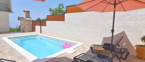 حمّام سباحة خارجي