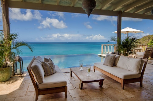 5 bedroom villa with pool in stunning clifftop location next to gorgeous beach