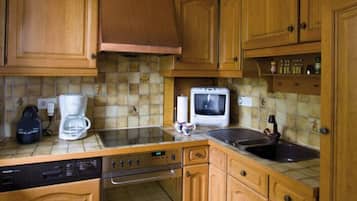 Refrigerador, microondas, horno y lavavajillas