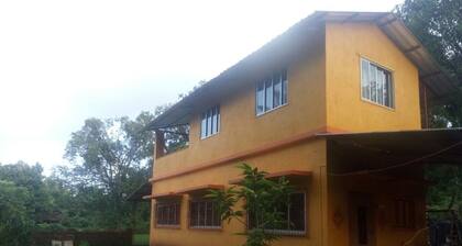 Mango Villa maalaistalo
