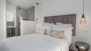 3 chambres, coffres-forts dans les chambres, fer et planche Ă repasser