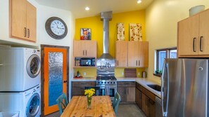 Fridge, microwave, stovetop, dishwasher - Beautiful cottage in the rocks (Moab)