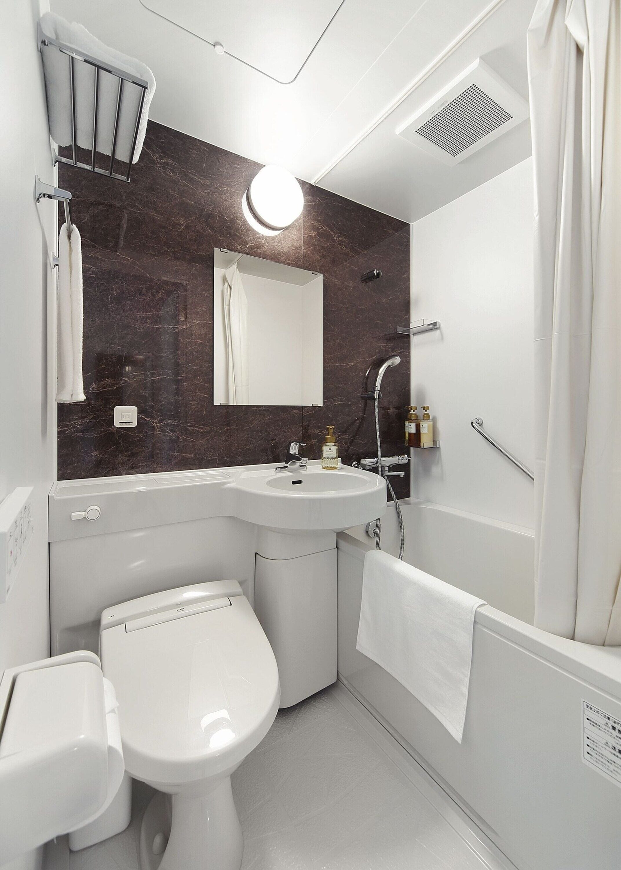 combined shower/bathtub, free toiletries, hair dryer, slippers