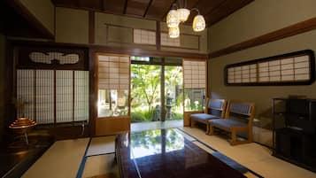 Private Vacation Home | Desk, free WiFi
