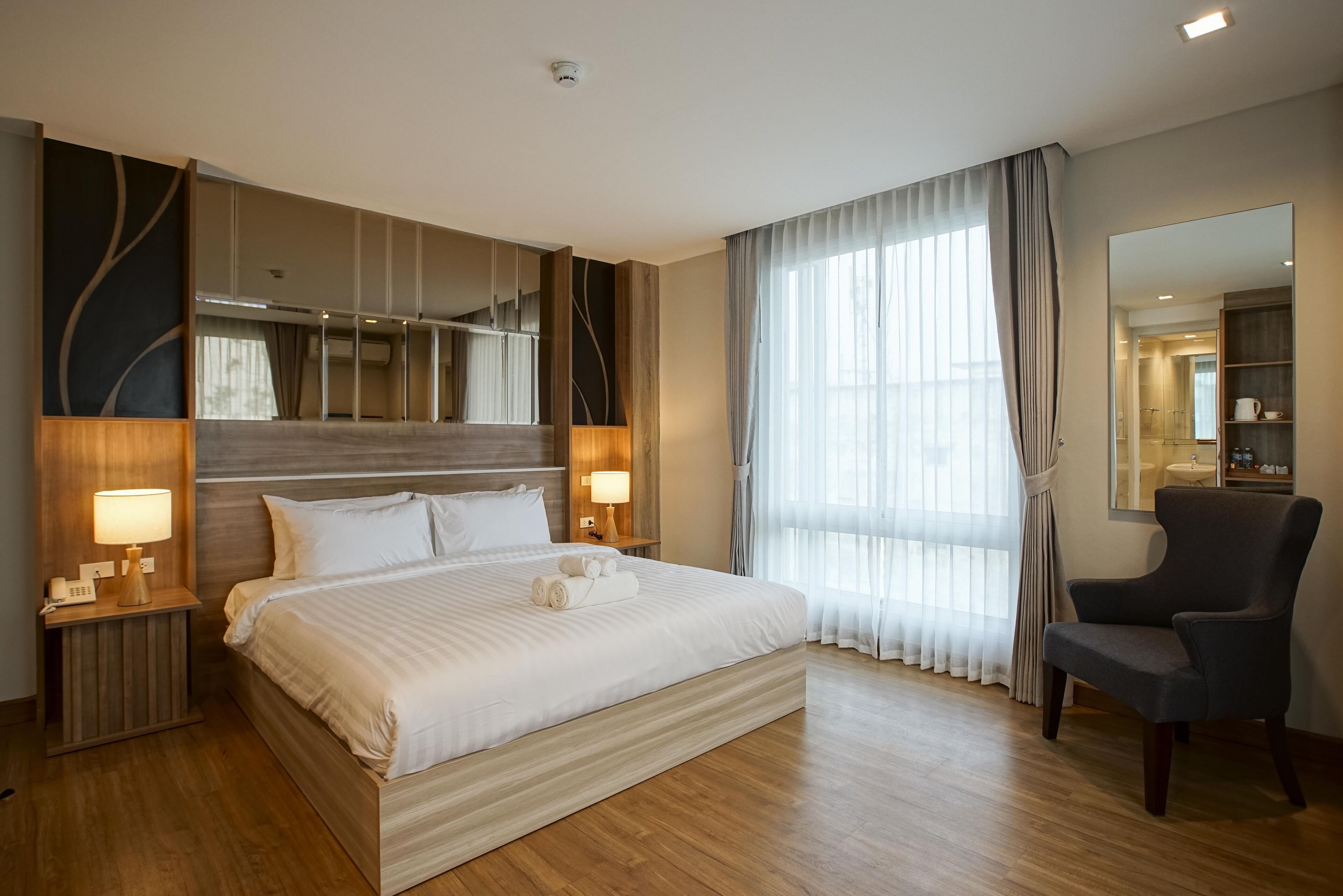 1 bedroom, premium bedding, minibar, in-room safe