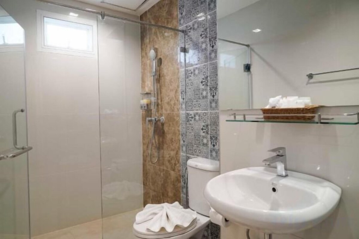Shower, free toiletries, hair dryer, bathrobes