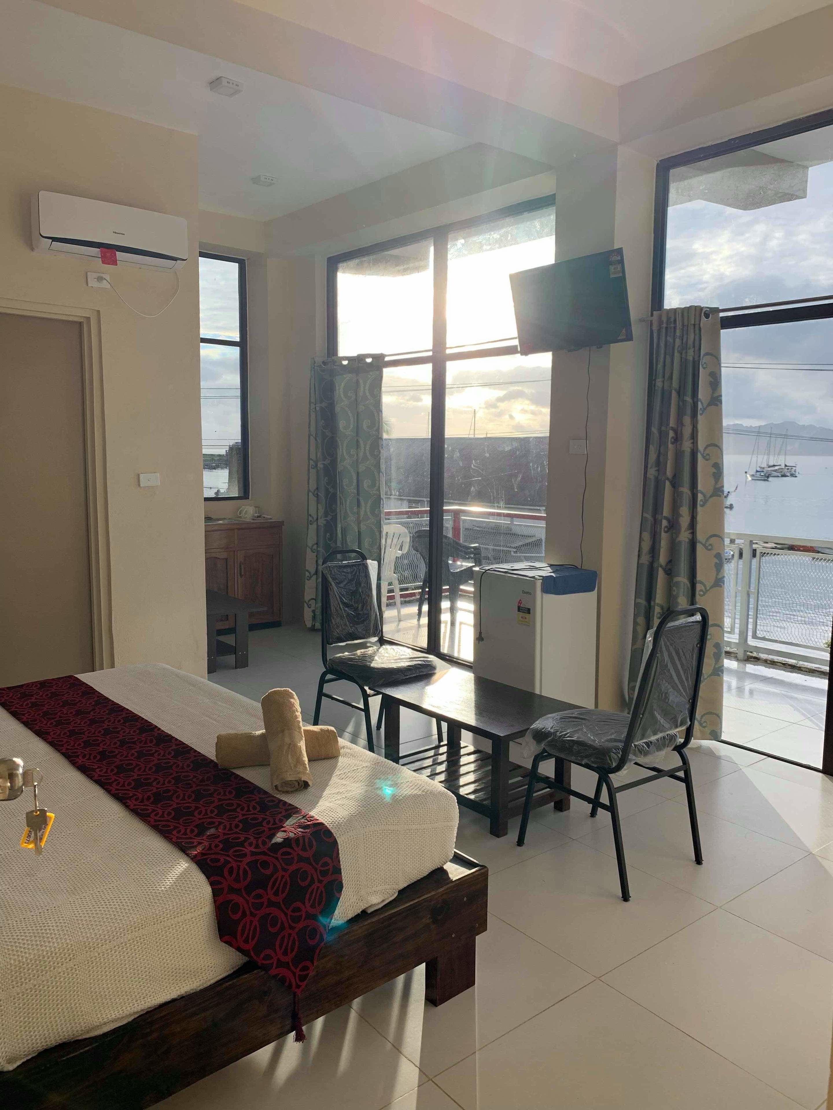 Deluxe Suite with Seaview View | Minibar, soundproofing, bed sheets