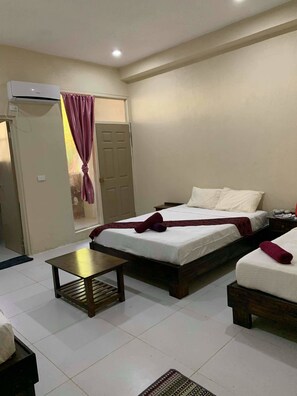 Family Room with Balcony - Bay View Barbers Lodge (Savusavu)