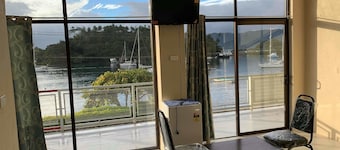 Bay View Barbers Lodge