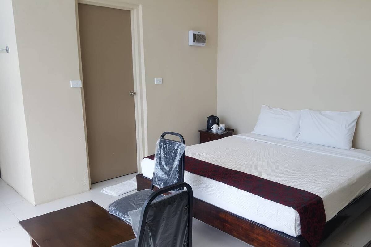 King Suite with Seaview | Minibar, soundproofing, bed sheets