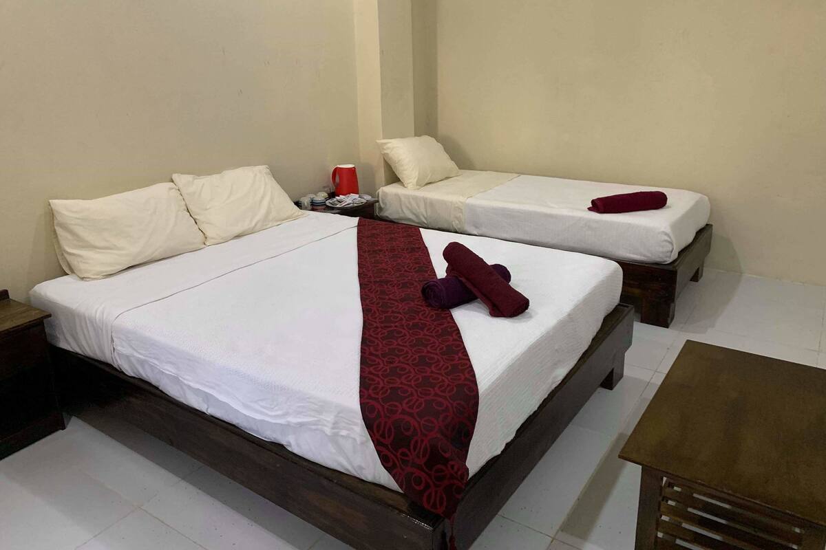 Family Room with Balcony | Minibar, soundproofing, bed sheets
