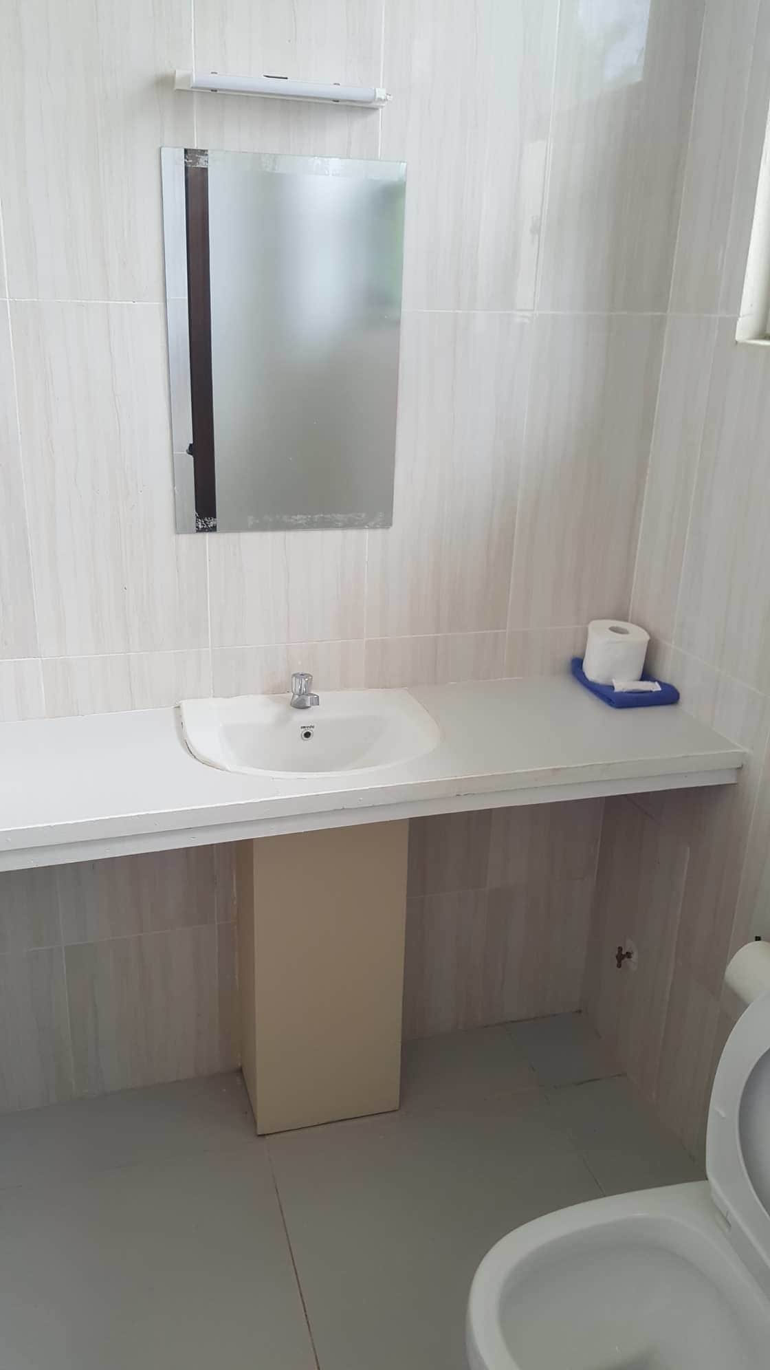 Zimmer | Badezimmerausstattung | Dusche, Regendusche, Handtücher, Seife