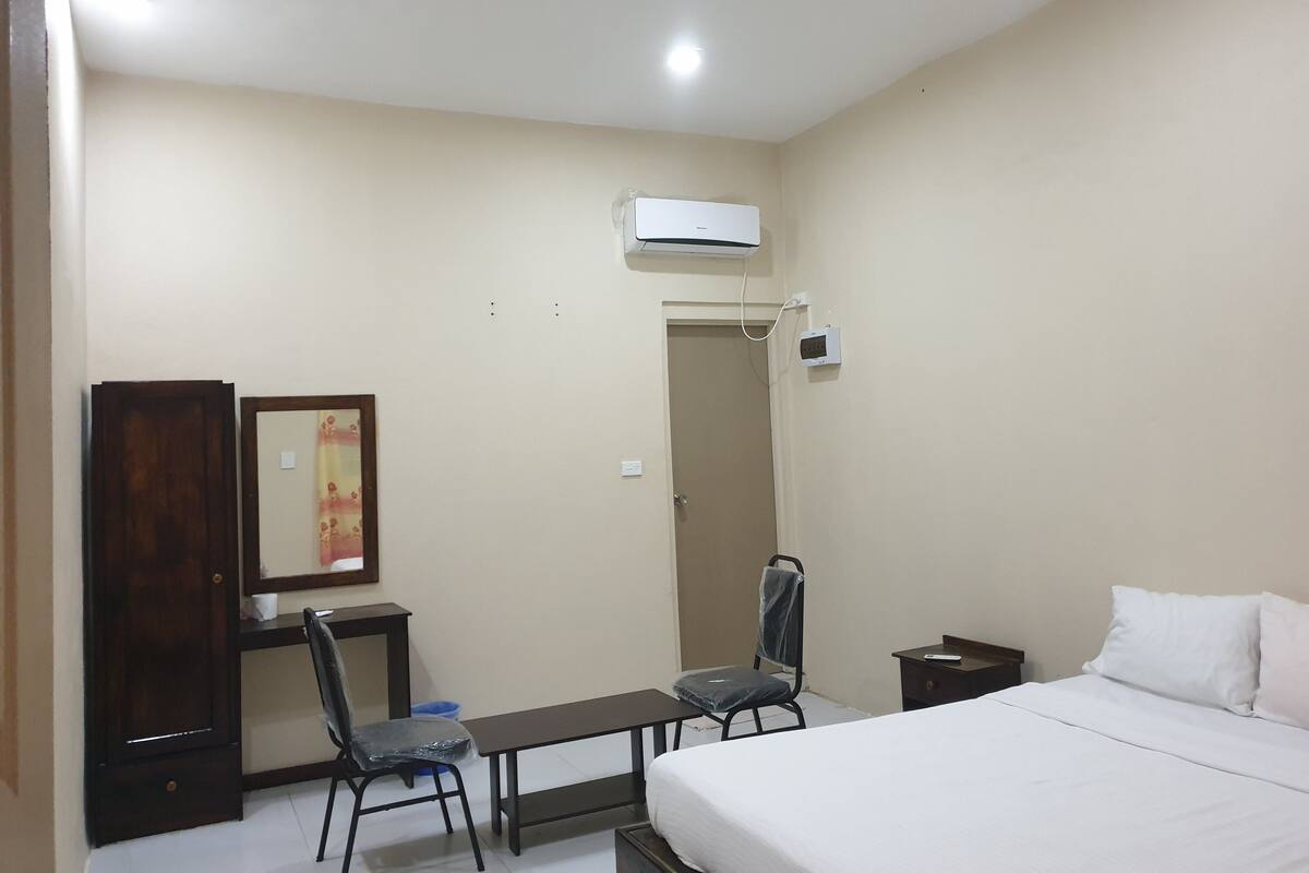 Budget Single Room | Minibar, soundproofing, bed sheets