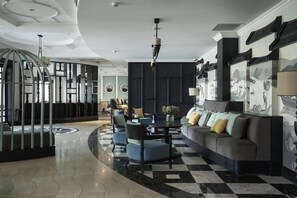 Lobby lounge