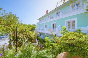 Economy Studio (Semi-basement) | Terrace/patio