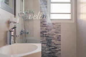 Shower, free toiletries, hair dryer, towels