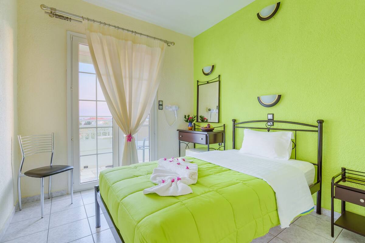 Single Room | Meja, langsir/tirai gelap terus, Wi-fi percuma, cadar katil 