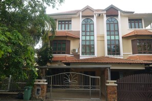 Exterior - Batu Ferringhi Homestay (George Town)