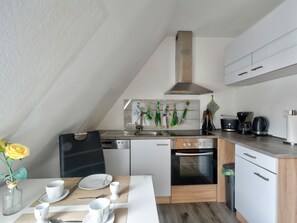 Kühlschrank, Mikrowelle, Ofen, Geschirrspüler