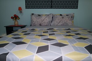 Studio Classique | Décoration personnalisée, rideaux occultants, fer et planche à repasser
