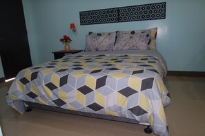 Classic Studio | Individually decorated, blackout curtains, iron/ironing board, free WiFi - Yoo C Apartment (Dumaguete)