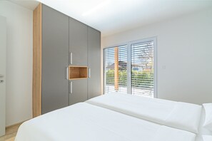 1 chambre, coffres-forts dans les chambres, fer et planche à repasser