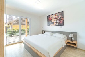 1 bedroom, in-room safe, iron/ironing board, WiFi - Lakeside Living: Modern Apartment Just 400m from Lake Bled (Bled)