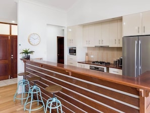 Apartment, 3 Bedrooms | Private kitchen | Full-size fridge, microwave, oven, stovetop