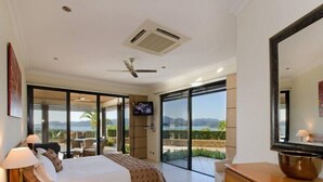 Unclassified image, 5 of 28, button - Sunset Point (Whitsundays)