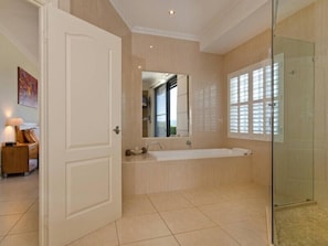 Bathroom - Sunset Point (Whitsundays)
