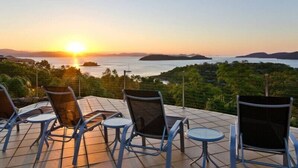 Unclassified image, 2 of 28, button - Sunset Point (Whitsundays)