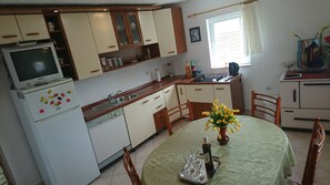 Refrigerador, horno, placa de cocina