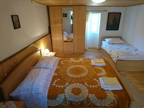 1 habitación, wifi y ropa de cama