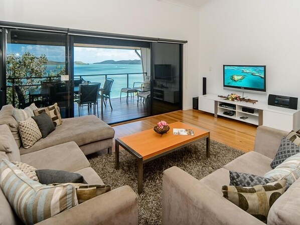 Apartment, 2 Bedrooms | Living room