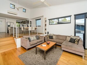Apartment, 2 Bedrooms | Living area