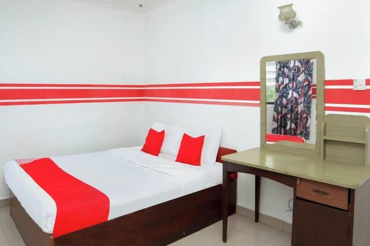 WiFi (free), bed sheets