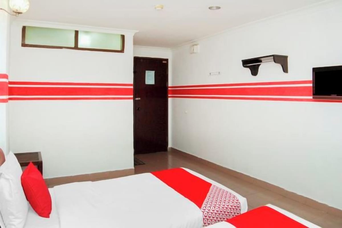WiFi (free), bed sheets