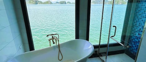 Lotus Suite Room With Balcony | Bathroom | Combined shower/tub, jetted tub, free toiletries, hair dryer